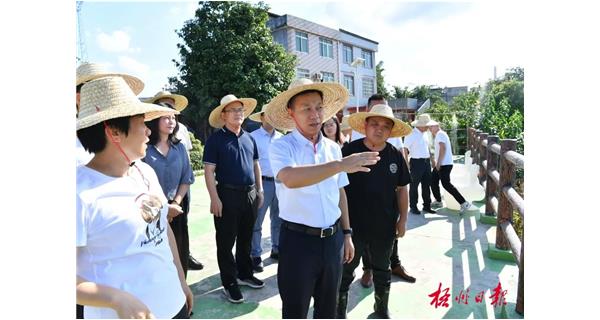 梧州市委书记蒋连生到厚力莱孚食用菌基地指导灾后恢复生产工作